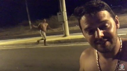 Régis ivre met un coup de poing dans un boîtier électrique (Brésil)