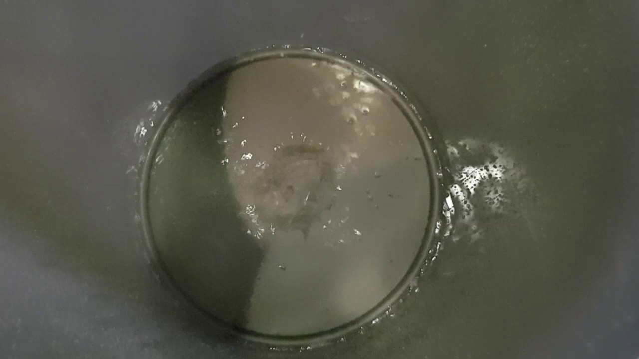 Performance de "Pluie et Fuite" exposée à la Cité des Arts