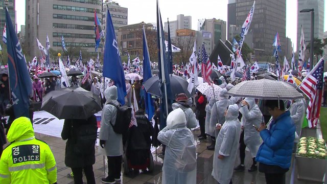 서울 도심서 친박단체 집회...주말 교통 혼잡 / YTN
