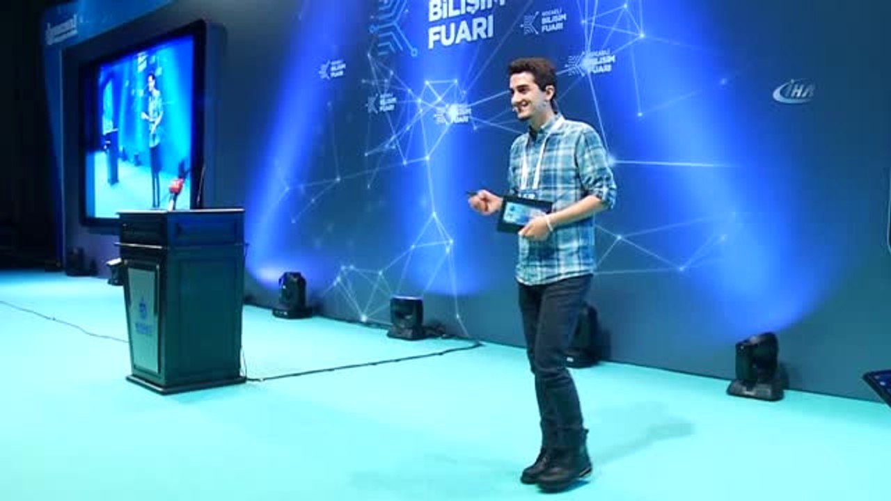 Sosyal Medya Fenomeni Çenet, Bilim Fuarında Fenomen Olmanın Püf Noktalarını Anlattı