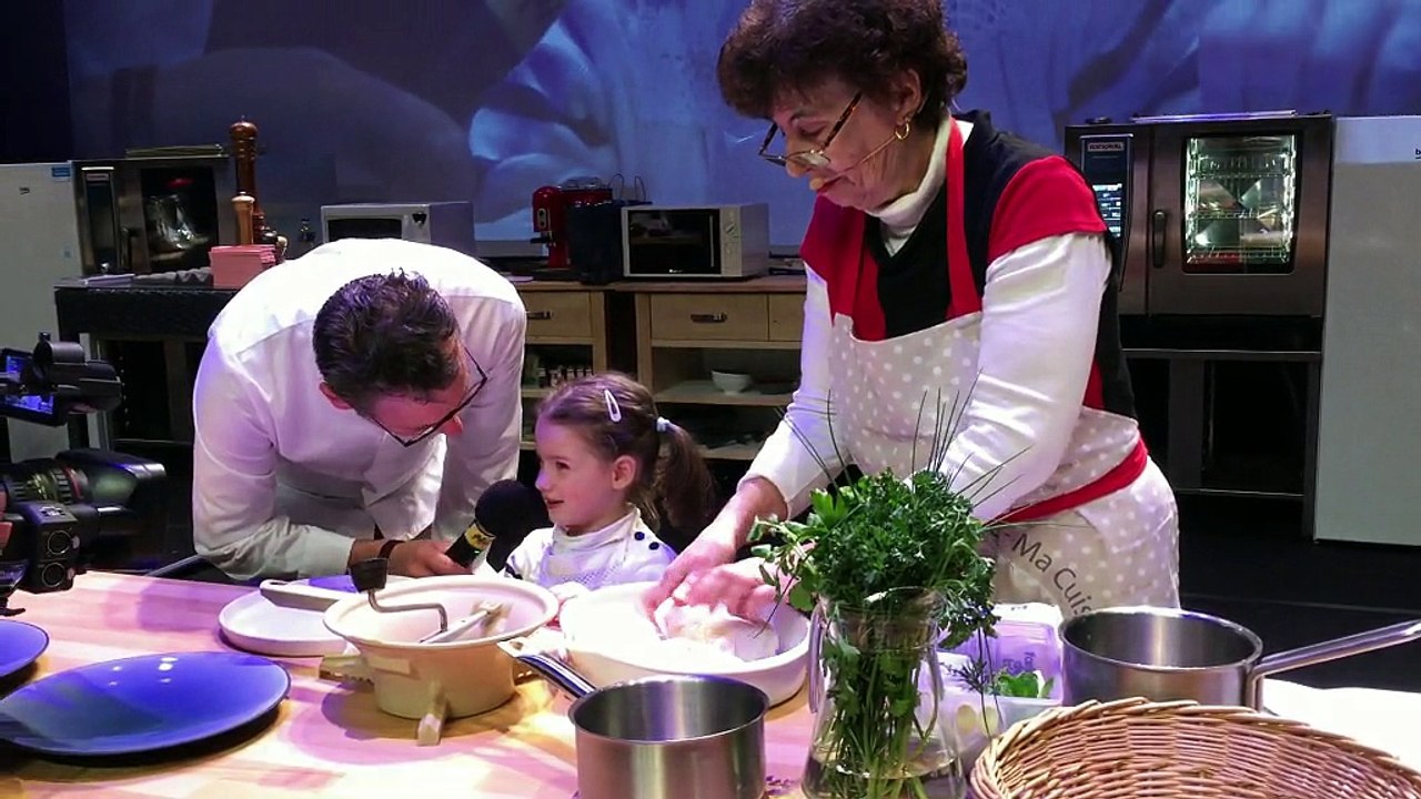 Chloé et Cassandre ont cuisiné avec leur papy et leur mamie