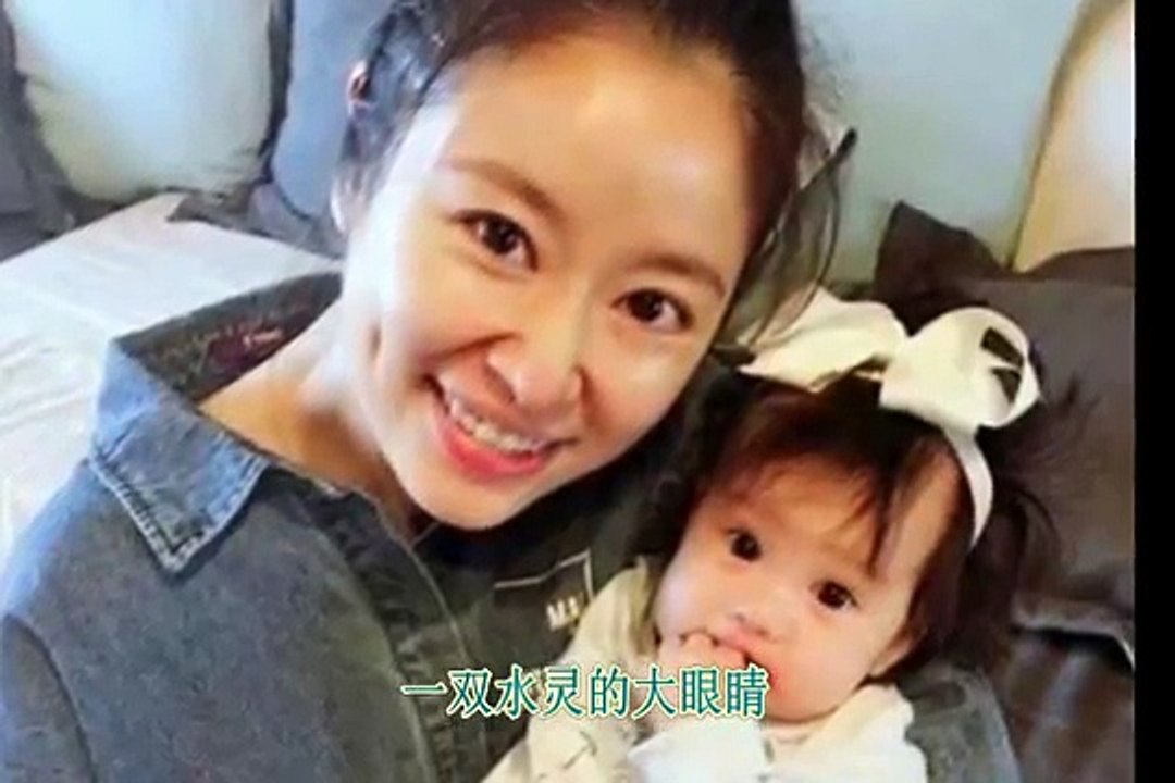 林心如霍建华女儿吐舌卖萌