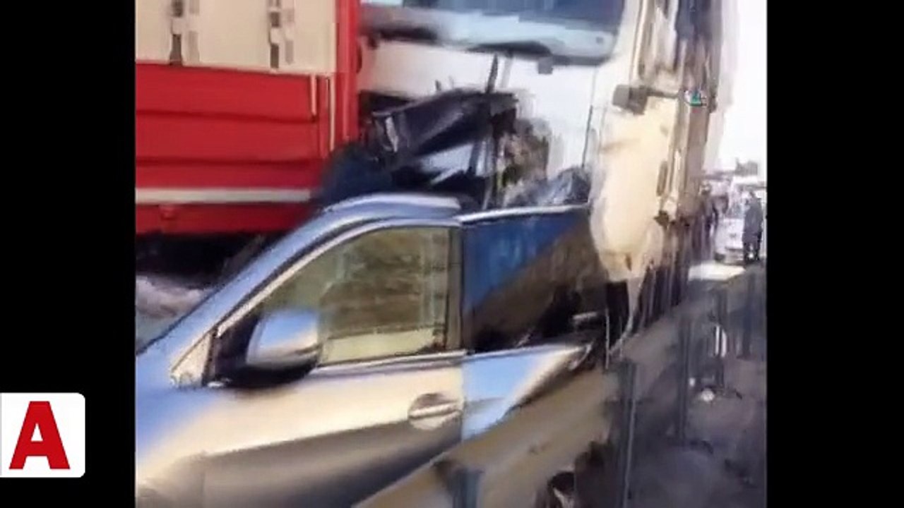 TEM'de feci kaza...8 araç birbirine girdi, 10 kilometrelik araç kuyruğu oluştu
