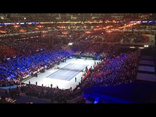 Ambiance dans le stade après la victoire des Français en double
