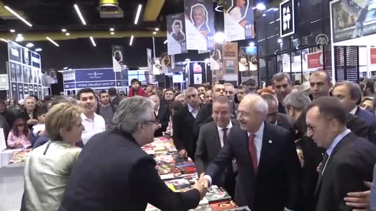 CHP Genel Başkanı Kılıçdaroğlu, Konyaaltı Kitap Fuarı'nı Gezdi