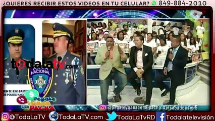 John Berry le dice ingrato al jefe de la Policía -Pégate Y Gana Con El Pachá-Video