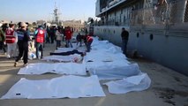 شاهد: خفر السواحل الليبية ينتشلون جثث لمهاجرين من عرض البحر