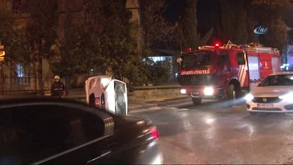 Üsküdar'da Kavşakta İki Otomobil Çarpıştı: 1 Yaralı