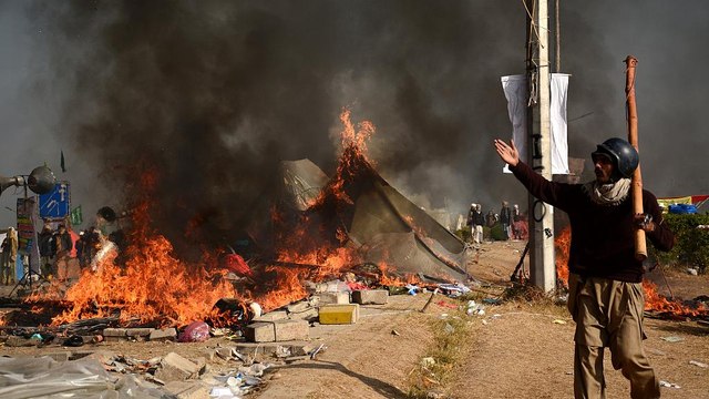 Протесты и столкновения в Карачи