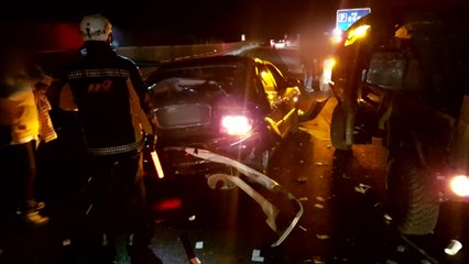 빗길 서해안고속도로에서 5중 추돌사고...3명 부상 / YTN