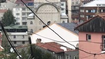 Beyoğlu'nda İşçinin Çatıda Tehlikeli Çalışması Kamerada