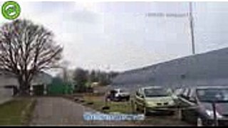 Auto opgeblazen met zwaar vuurwerk