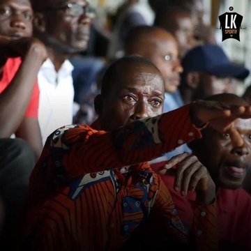 L'Oeil du Kpakpato - Des supporteurs de l'Africa Sport en colère contre l'arbitre