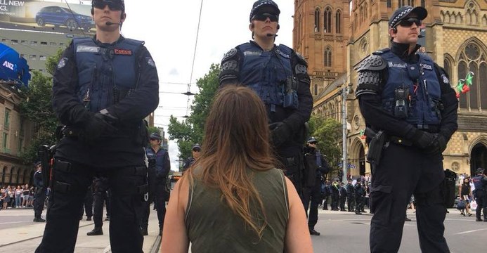 Mass Protest Against Manus Island Brings Melbourne City Center to Standstill