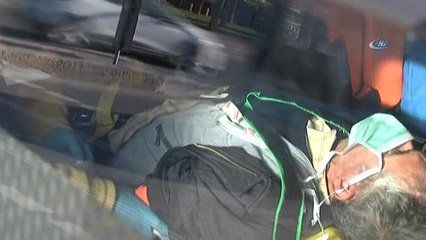 Beyoğlu'nda Kırmızı Işıkta Geçen Taksi Otomobile Çarptı: 1 Yaralı