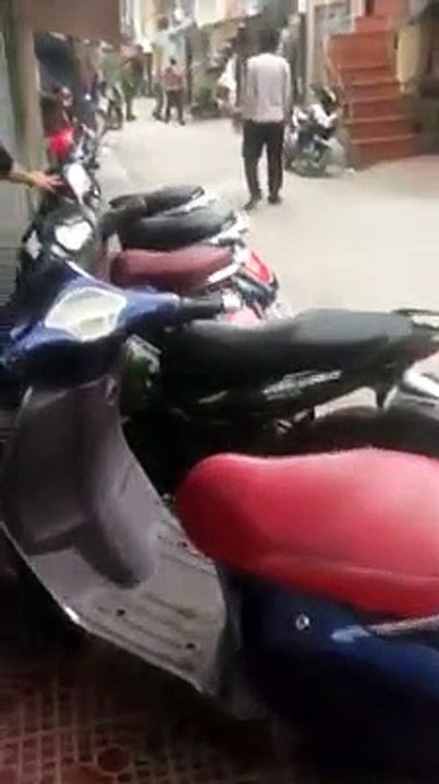 Một phó trưởng công an phường bị đâm trúng cổ trọng thương