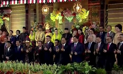 Menteri Kabinet Foto Bareng di Resepsi Kahiyang-Bobby