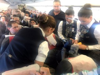 Ankara Uçağında Panik Anları! Kalp Yetmezliği Bulunan Kadını Kurtarmak İçin Seferber Oldular