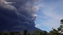 Elevan alerta de aviación en Bali ante la erupción del volcán Agung