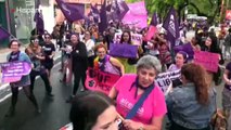 Decenas de personas marcharon en Perú contra la violencia a la mujer