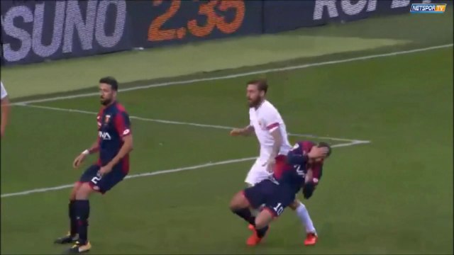 Daniele De Rossi Gets Direct Red Card For Punching Gianluca Lapadula!