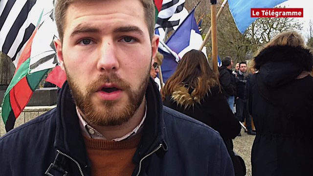 Statue de Jean-Paul II. 300 à 400 personnes au rassemblement de Ploërmel