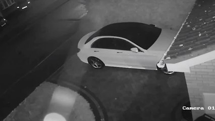 CCTV Shows High Tech Thieves Drive Mercedes Away Without Keys