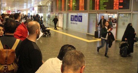 Atatürk Havalimanı'nda Şüpheli Çanta Alarmı! Fünyeyle Patlatıldı