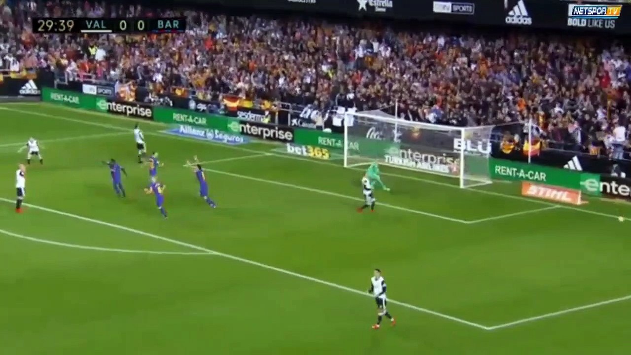 Valence-Barca : Le but valide Lionel Messi refusé par l'arbitre