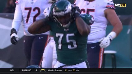 Vinny Curry sniffs out Bears trick play