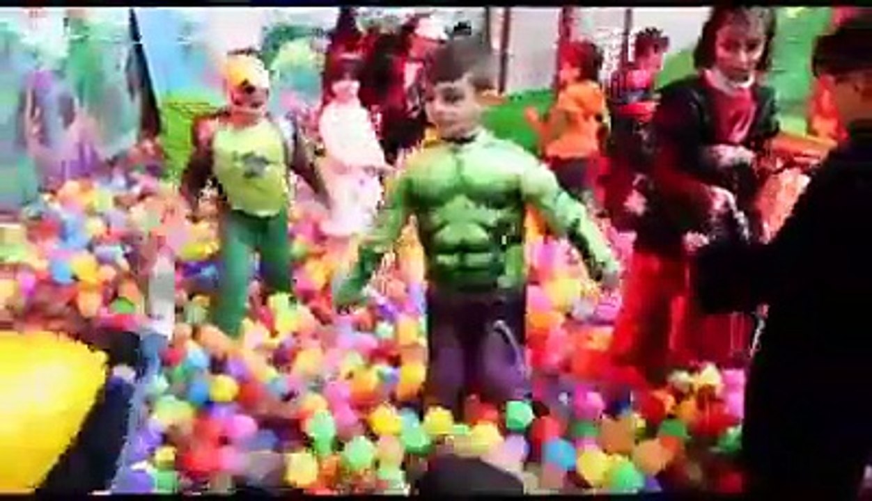 اطفال بغداد في حفل تنكري