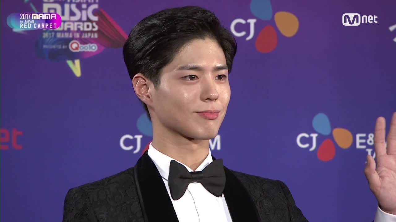 [2017 MAMA in Japan] Red Carpet with Park Bo Gu...