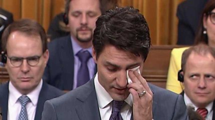 En larmes, Justin Trudeau s'excuse pour des années de répression des communautés LGBTQ au Canada