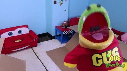 BOX FORT CHALLENGE! Gus the Gummy Gator builds GIANT BOX FORT!!-UCAIFHMmfOw