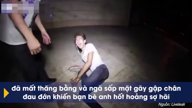 Trổ tài thần thông trượt ván trên lan can, nam thanh niên ngã sấp mặt gãy gập chân gây sốc