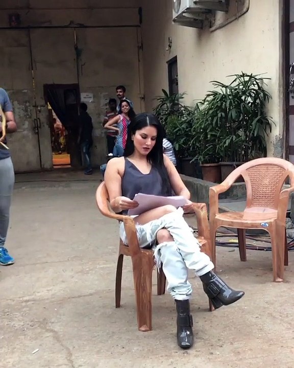 Sunny Leone's SNAKE prank reaction