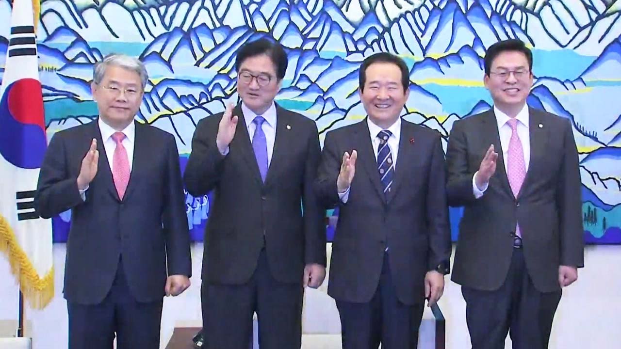 여당 "예산 법정시한 내 처리"...야당 "퍼주기 예산 삭감" / YTN