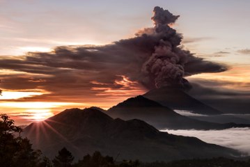 A Bali, le volcan Agung s'est réveillé