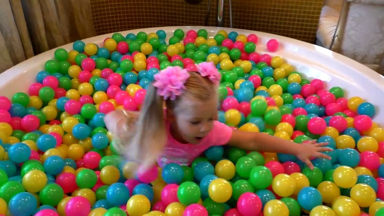 Baby Doll Bath with Color Balls, kids toys play _ Baby Nursery Rhymes Songs 3 little kittens-dcoQlzjpfjE