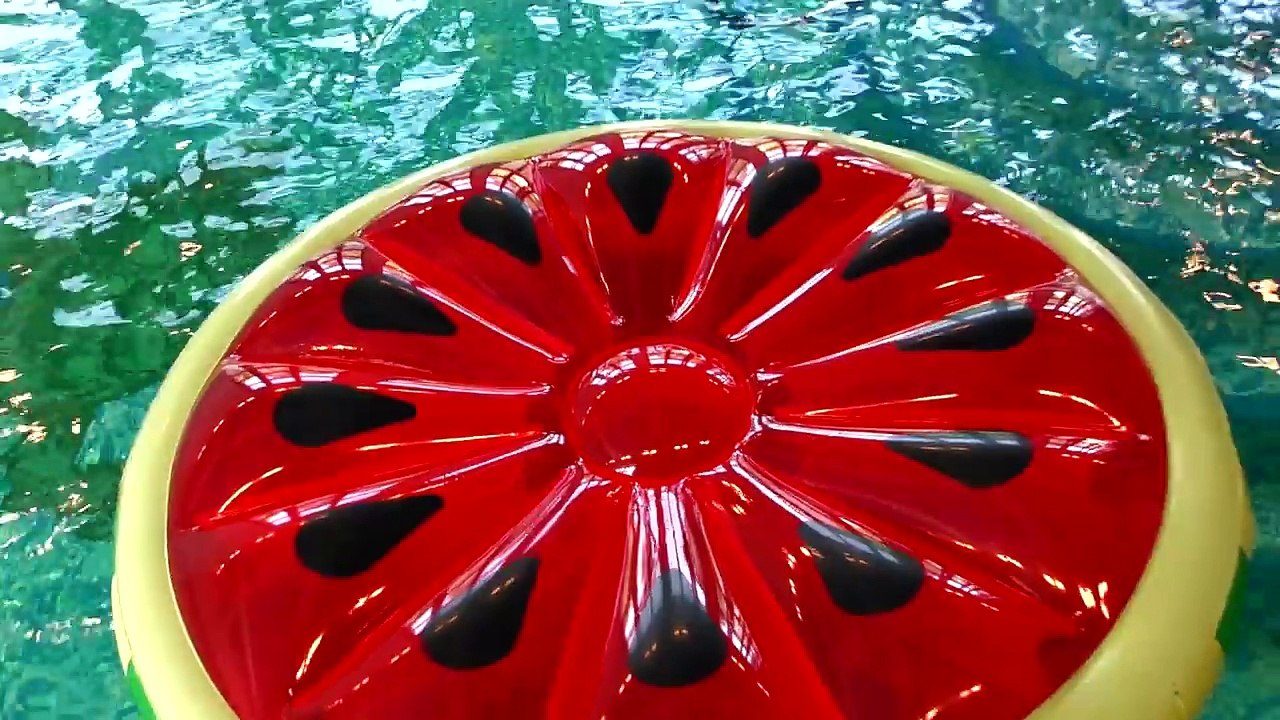 Learn colors with Fruits in pool & finger family nursery songs, kids rhymes-kGx2kg5fk9M