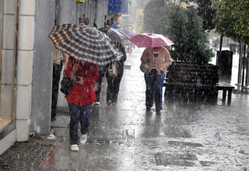 Akşam Saatlerine Dikkat! Meteorolojiden İstanbul İçin Sağanak Yağış Uyarısı