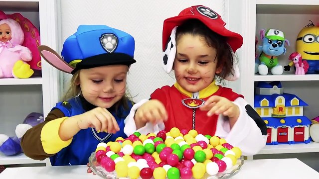 Funny Kids & GIANT SPIDER Johny Johny Yes Papa Nursery Rhymes Songs & Learn Colors for Children-JgXsw45HWTg