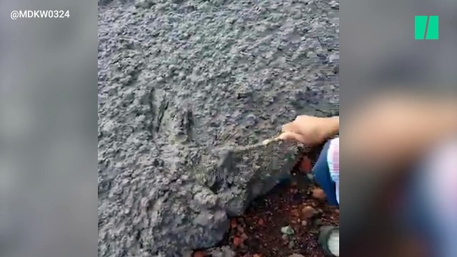 Après les nuages de poussière, la lave froide du volcan Agung menace Bali