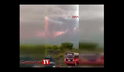 Endonezya&#039;da volkan tehlikesiyle tahliye edileceklerin sayısı 150 bine yükseldi