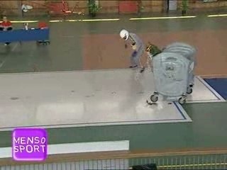 championnat de n'importe quoi 9 jeter de sapin