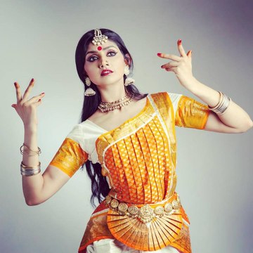 ദിവ്യ ഉണ്ണി മലയാളത്തിലേക്ക് മടങ്ങിയെത്തുന്നു | filmibeat Malayalam