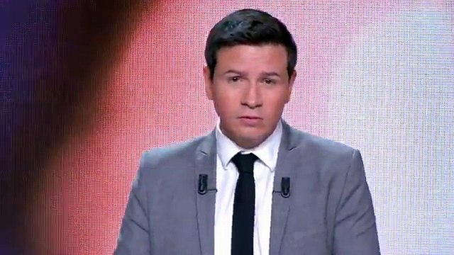 L'entraîneur de Castres Christophe Urios gifle Fabien Galthié