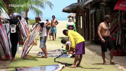Clima "perfecto" de Brasil seduce a extranjeros que practican kitesurf