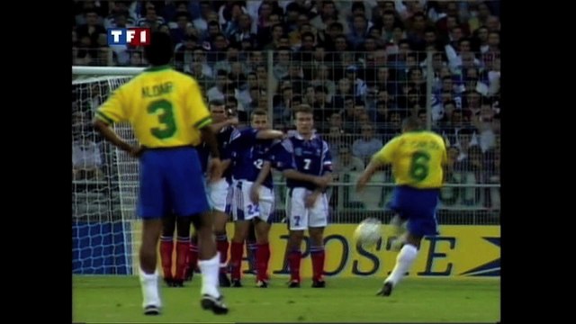 Foot - L'Equipe Explore : Renet «Le coup franc, un geste à part»