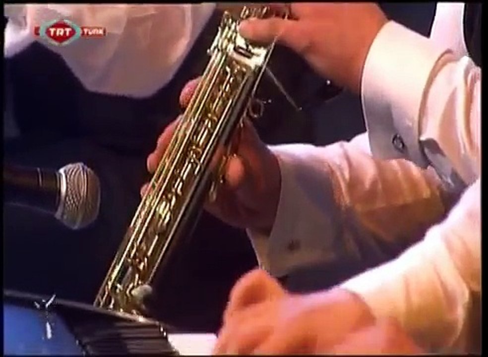 Özlem Özdil - Gül Düşer Gülün Üstüne